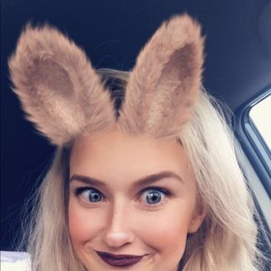 Meet your Posher, Caitlin